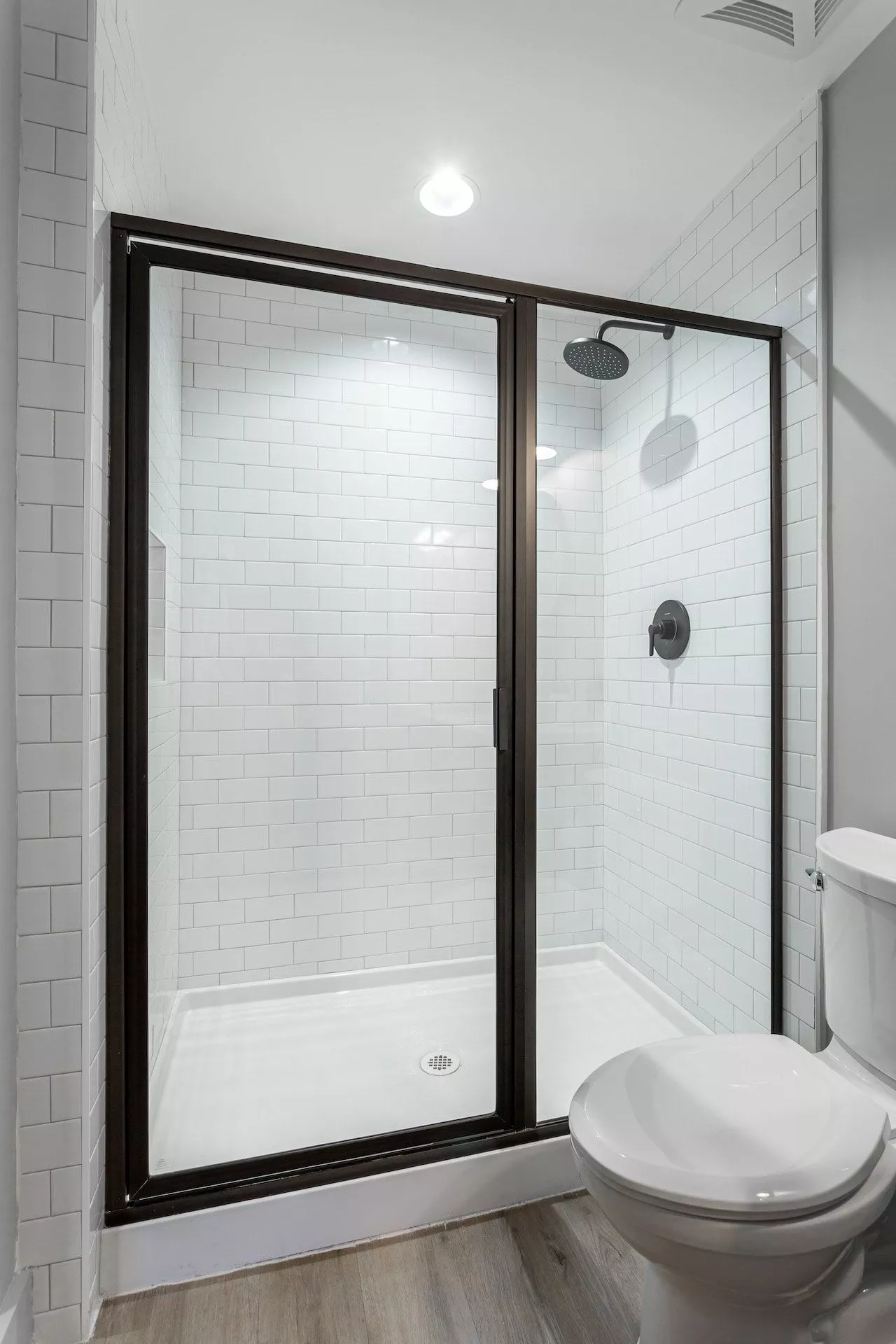 Bathroom_Full_Shower_pzviif